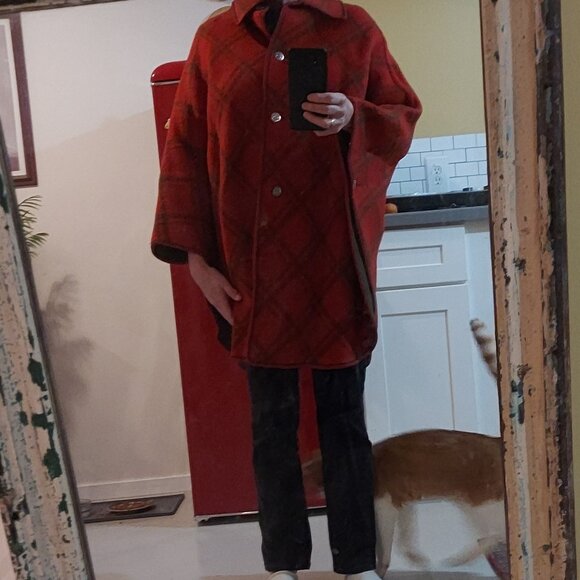 Vintage Cape - Picture 3 of 4